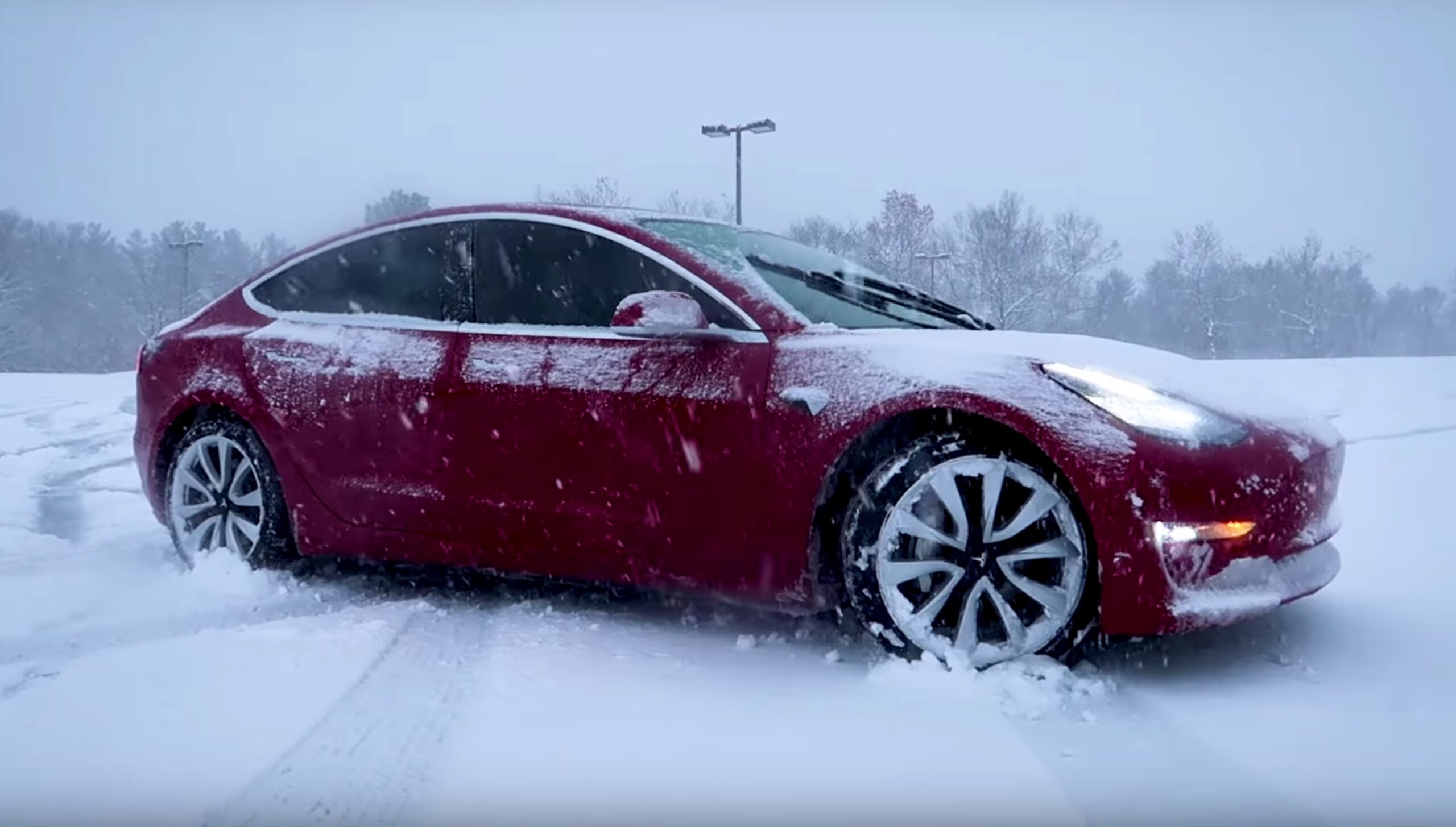 автопилот Tesla нельзя использовать зимой
